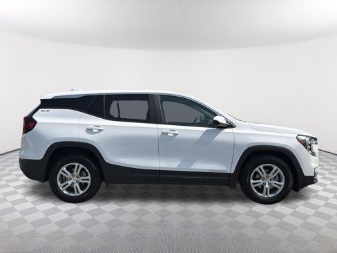 Used 2024 GMC Terrain SLE FWD image 17