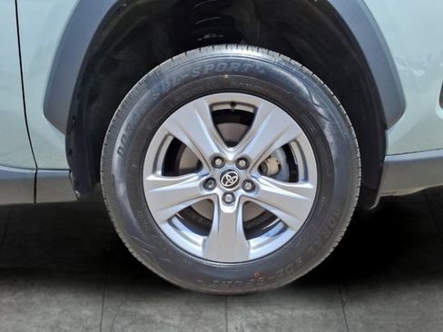 Used 2022 Toyota RAV4 XLE AWD/4WD image 9