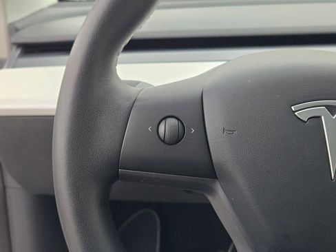 Used 2021 Tesla Model Y Long Range image 28