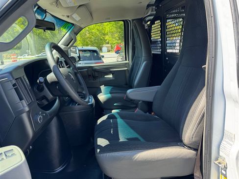 Used 2020 GMC Savana 2500 w/ Driver Convenience Package image 15
