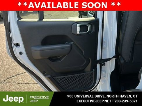 Used 2024 Jeep Wrangler Unlimited image 23