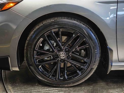 Used 2025 Toyota Camry SE image 9