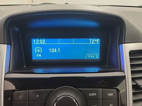 Used 2014 Chevrolet Cruze LS FWD image 27
