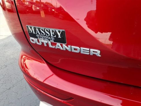 Used 2024 Mitsubishi Outlander SE image 32