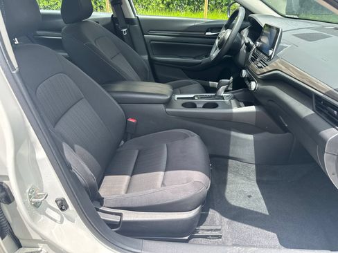 Used 2025 Nissan Altima 2.5 SV FWD image 13