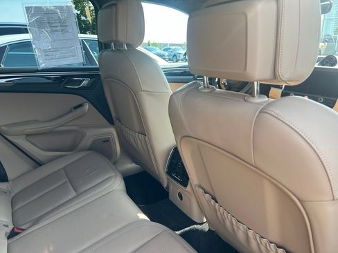 Certified 2026 Porsche Macan AWD/4WD image 10