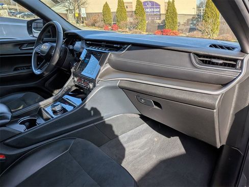 Used 2023 Jeep Grand Cherokee L Laredo image 23