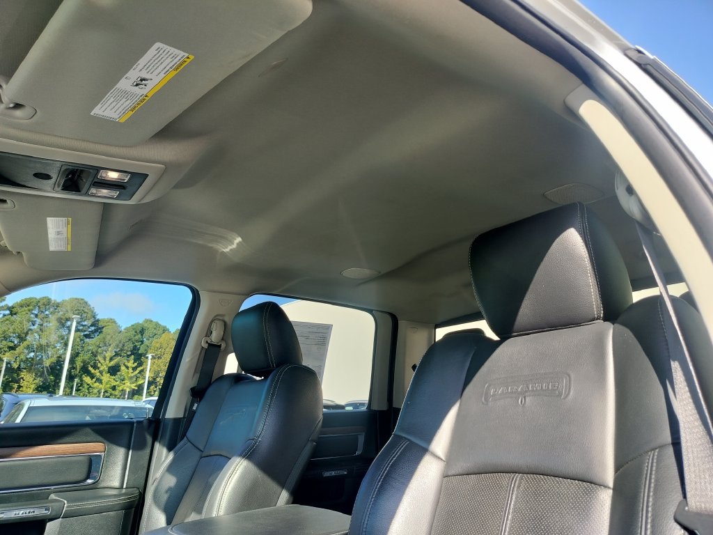 Used 2018 RAM 1500 Laramie AWD/4WD image 10
