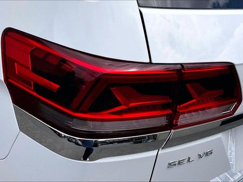 Certified 2022 Volkswagen Atlas SEL Premium AWD/4WD image 28