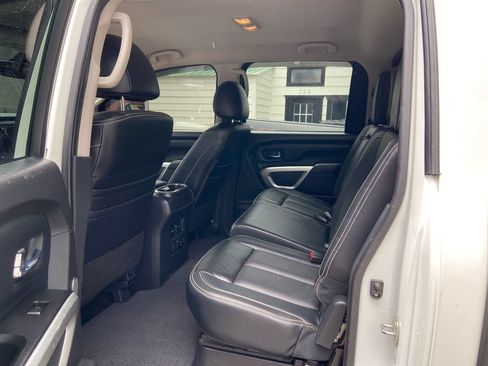 Used 2018 Nissan Titan PRO-4X w/ Pro-4x Convenience Package AWD/4WD image 19