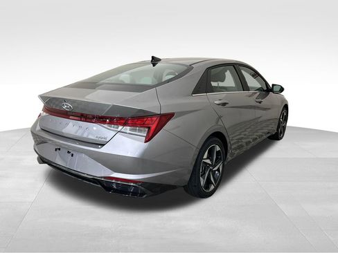 Used 2023 Hyundai Elantra Limited FWD image 5