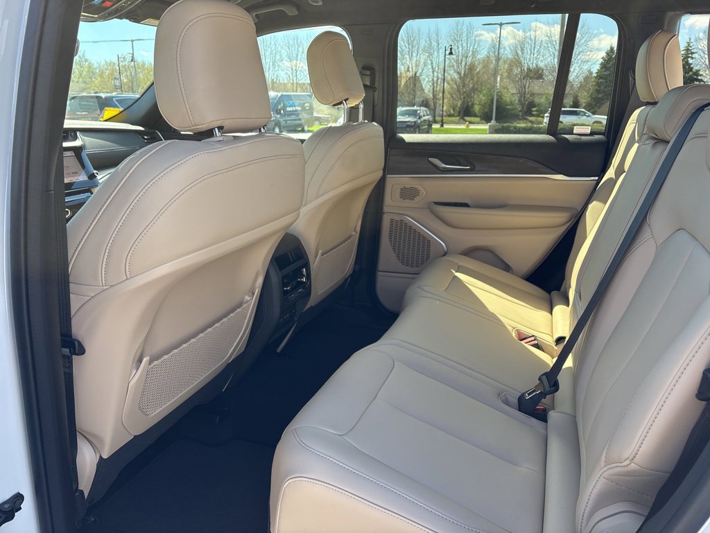 New 2026 Jeep Grand Cherokee Limited AWD/4WD image 9