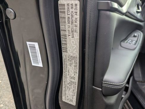 New 2025 Jeep Grand Cherokee Altitude image 32