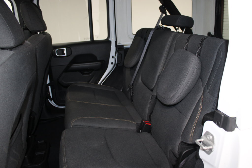 Used 2024 Jeep Wrangler Unlimited Sahara AWD/4WD image 16