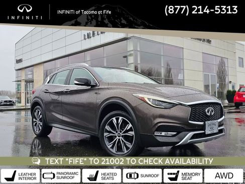Used 2017 INFINITI QX30 Premium image 1