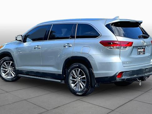 Used 2019 Toyota Highlander XLE FWD image 12