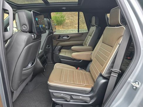 Certified 2025 GMC Yukon Denali Ultimate image 11