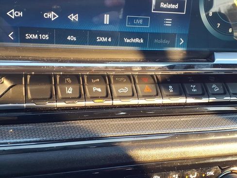 Used 2025 Chevrolet Silverado 2500 ZR2 w/ Technology Package image 13