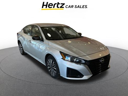 Used 2025 Nissan Altima 2.5 SV image 1