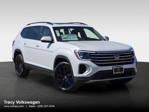 New 2026 Volkswagen Atlas SE image 1