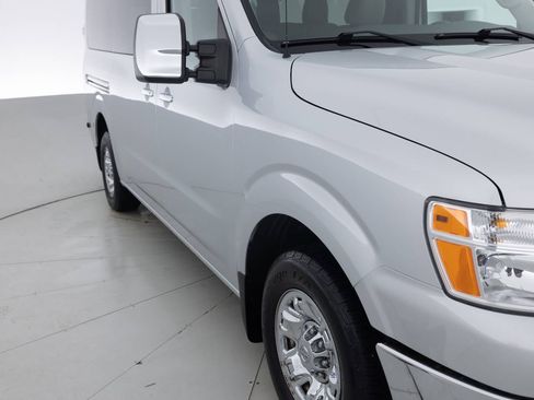 Used 2016 Nissan NV 3500 SL image 11