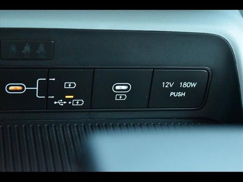 Certified 2025 Hyundai Kona SEL FWD image 6