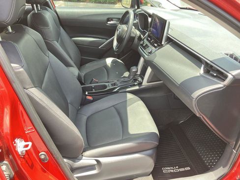 Certified 2023 Toyota Corolla Cross XLE image 33