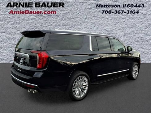 Used 2023 GMC Yukon XL Denali w/ Advanced Technology Package AWD/4WD image 7