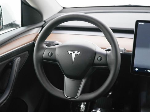 Used 2023 Tesla Model Y Long Range AWD/4WD image 14