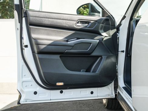 Used 2022 Nissan Pathfinder SL image 19