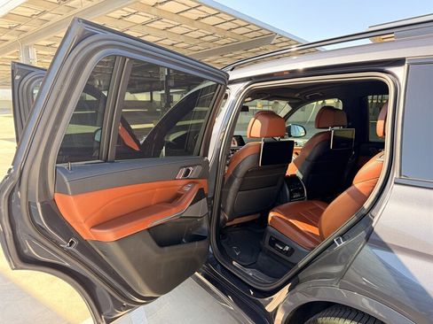 Used 2020 BMW X7 M50i w/ Dynamic Handling Package AWD/4WD image 17