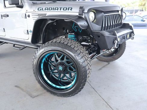 Used 2020 Jeep Gladiator Sport w/ Quick Order Package 24S AWD/4WD image 4
