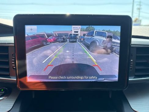 Used 2020 Ford Explorer XLT w/ Equipment Group 202A AWD/4WD image 29