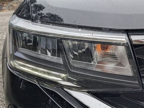 New 2024 Volkswagen Taos SE image 9