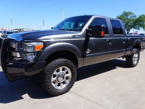 Used 2015 Ford F250 Lariat w/ Lariat Interior Package AWD/4WD image 3