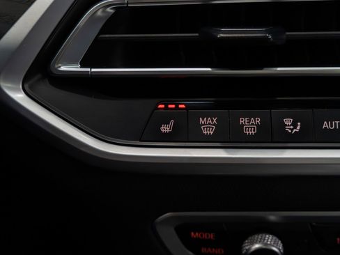 Used 2022 BMW X7 M50i image 14