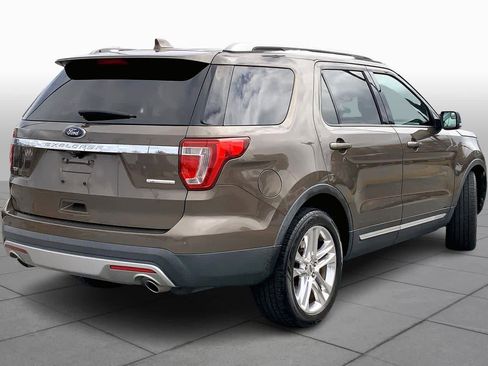 Used 2016 Ford Explorer XLT w/ Equipment Group 202A image 12