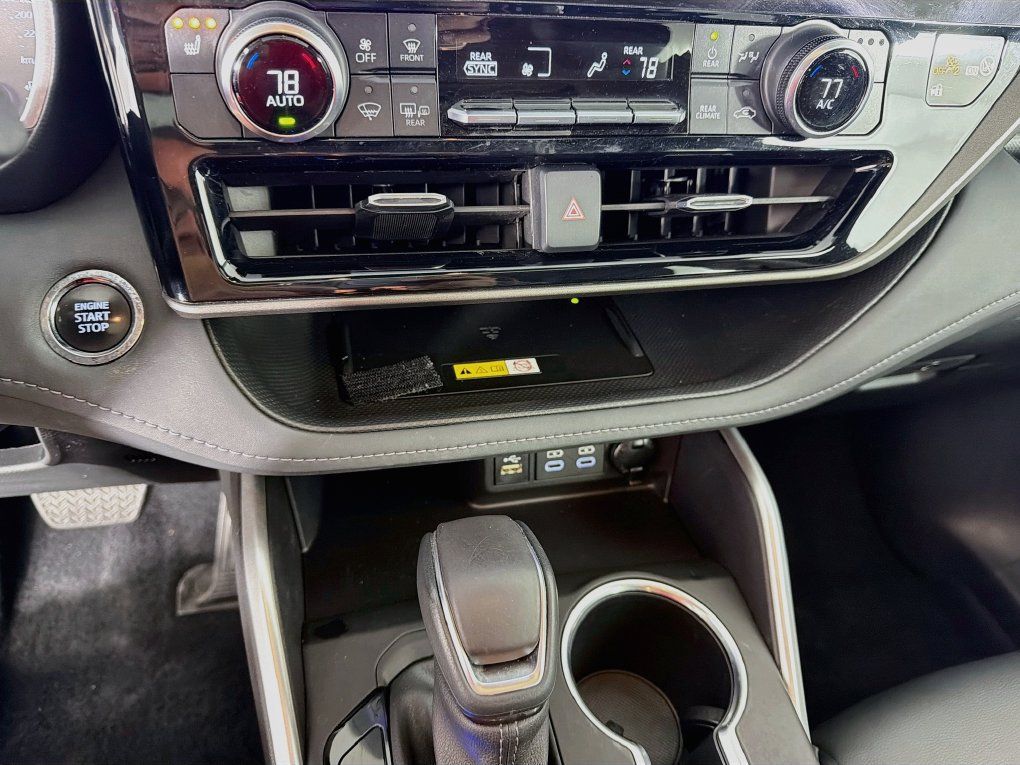 Used 2023 Toyota Highlander XLE AWD/4WD image 20