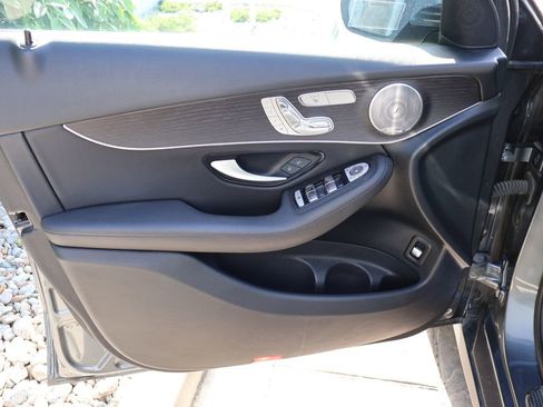 Used 2021 Mercedes-Benz GLC 300 4MATIC image 19