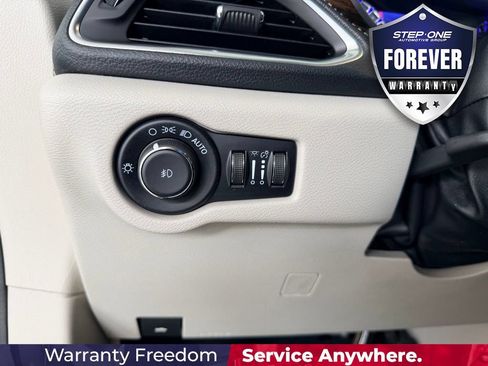 Used 2021 Chrysler Pacifica Limited AWD/4WD image 19