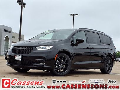 New 2026 Chrysler Pacifica Limited w/ S Appearance Package