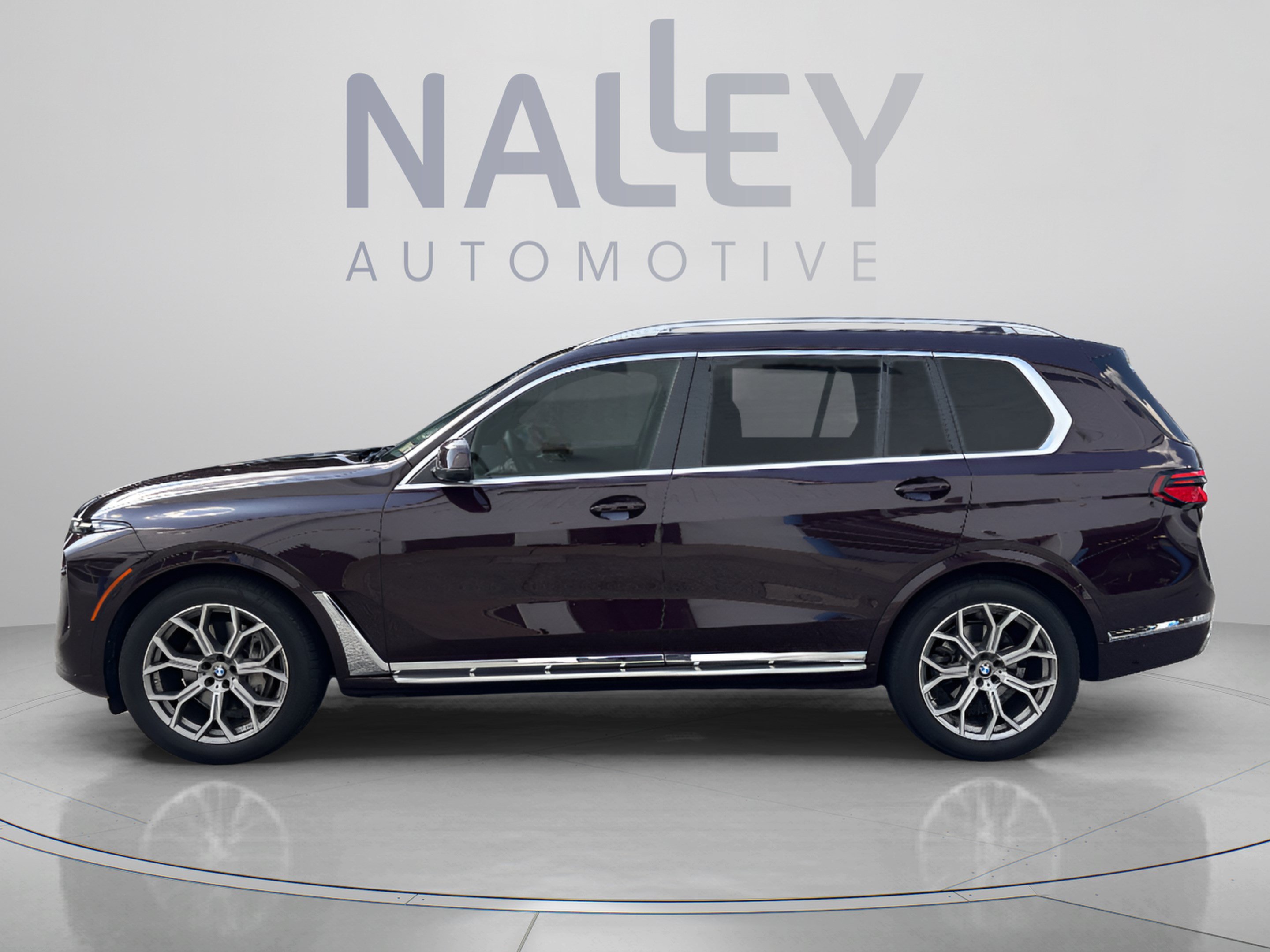 Used 2023 BMW X7 xDrive40i w/ Executive Package AWD/4WD image 2