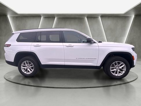 Used 2024 Jeep Grand Cherokee L Laredo w/ Luxury Tech Group I AWD/4WD image 2