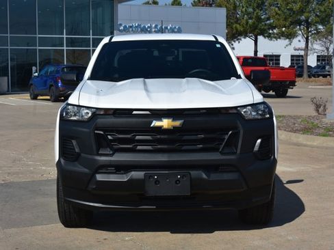Used 2024 Chevrolet Colorado W/T image 2