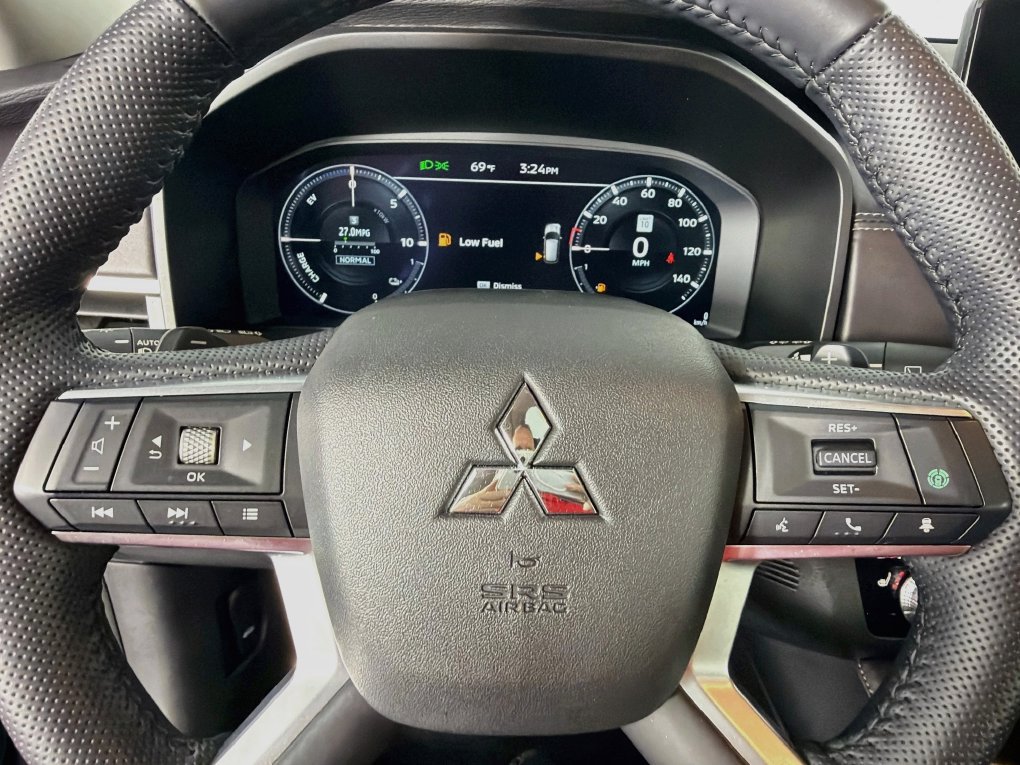 Used 2025 Mitsubishi Outlander SE AWD/4WD image 16