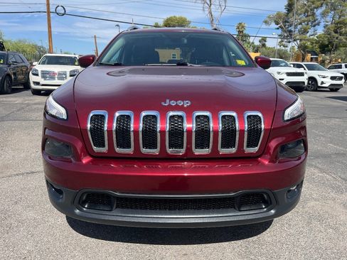 Used 2018 Jeep Cherokee Latitude AWD/4WD image 12