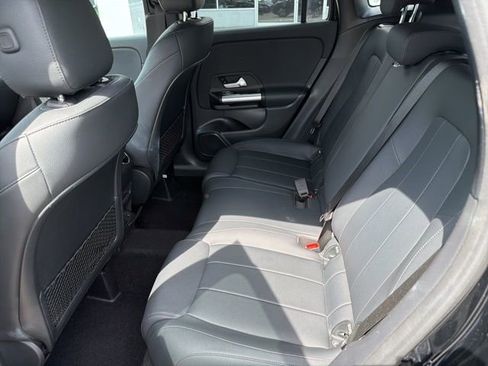 Used 2025 Mercedes-Benz GLA 250 image 8