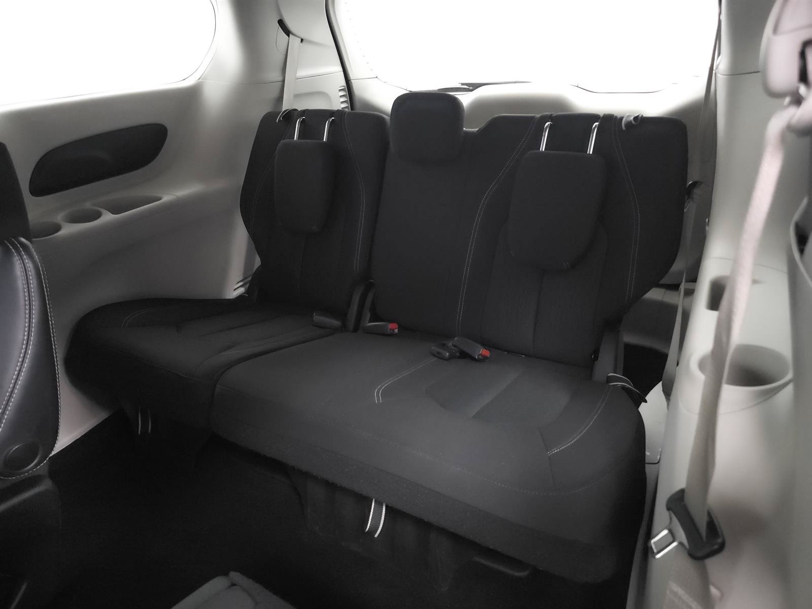 Used 2023 Chrysler Voyager LX FWD image 8
