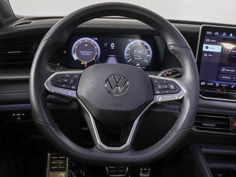 Used 2025 Volkswagen Tiguan SE R-Line AWD/4WD image 25