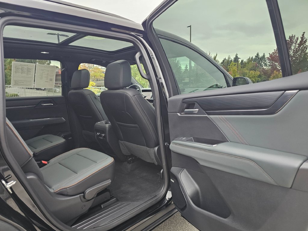 Used 2024 GMC Acadia AT4 w/ Luxury Package AWD/4WD image 15